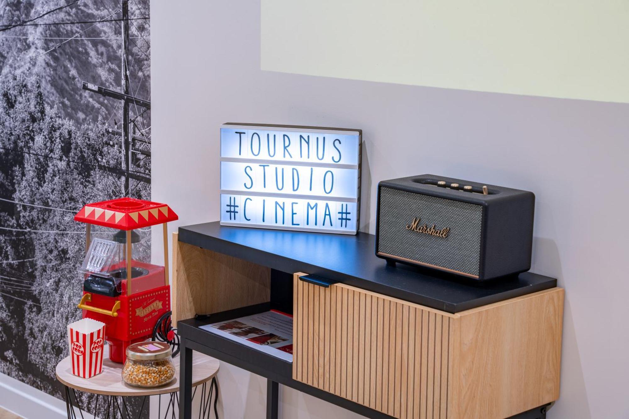Food And Chill - Deux Appartements Hypercentre - 1 Theme Cinema - By Primo C0Nciergerie Tournus Exterior foto